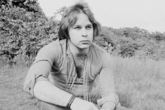 Chi è Lou Christie? 5 cose sul cantante di "Lightnin Strikes" che è morto - Hollywood Life