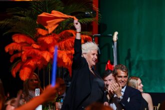 Anne Burrell trovata morta accanto a dozzine di pillole: rapporto