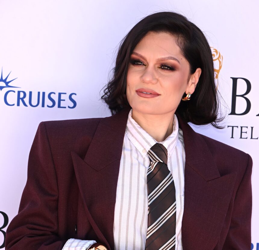 Jessie J ha diagnosticato un cancro al seno: "Scomparirò per un po '"