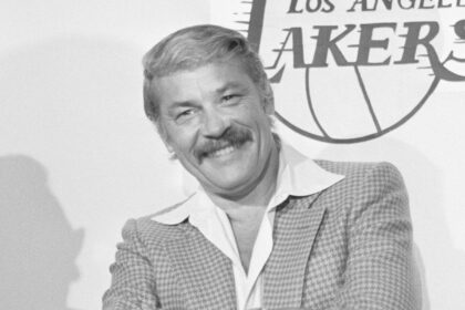 Quanto hanno ora gli ex proprietari di Lakers: Hollywood Life