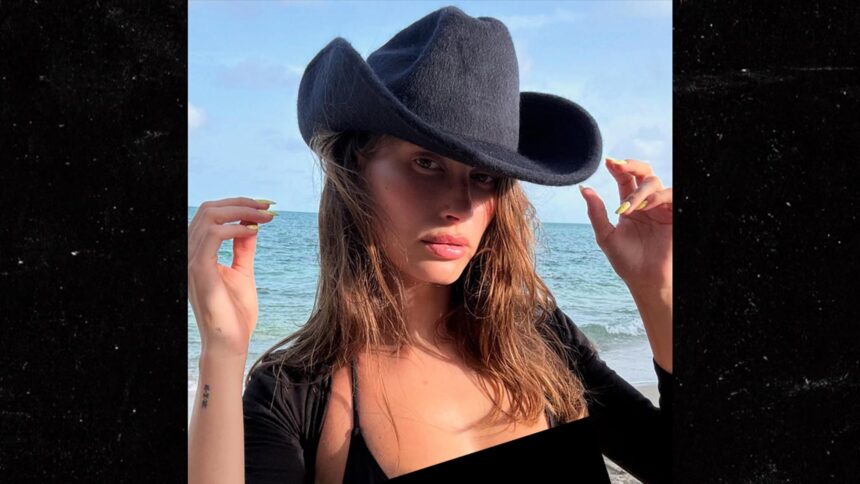 Hailey Bieber condivide le foto in bikini mentre Justin condivide il post Cryptic IG sull'amore
