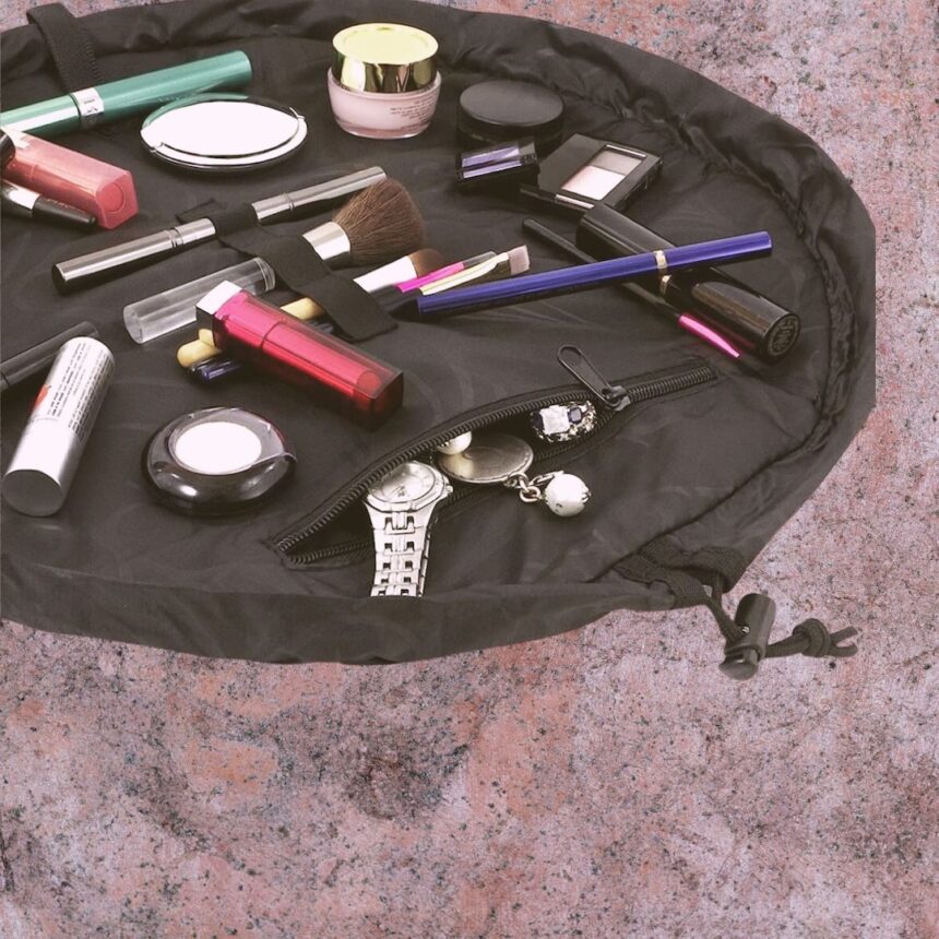 Questa borsa per il trucco per coregoni di tiktok supera l'hype