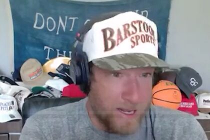 Dave Portnoy dice Mahomes vs. Il rocker combattono morto per sempre, Mahomes Fam lo ha ucciso