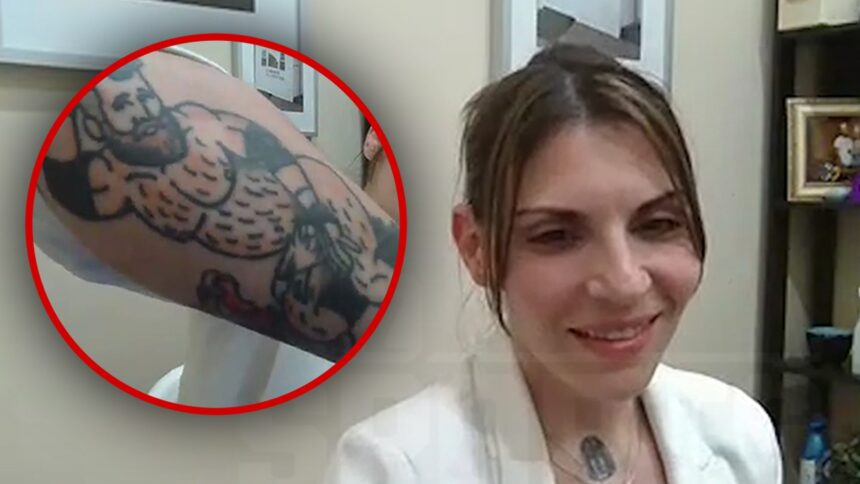 Il proprietario di Jason Kelce Tattoo non ha rimpianti, grande fan della leggenda delle Aquile!