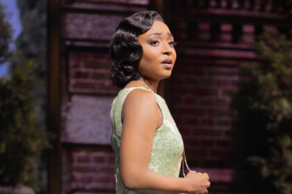Aisha Jackson dà l'anteprima della sua versione del Great Gatsby "per il bene o peggio" dopo aver assunto il controllo come Daisy Buchanan (video)