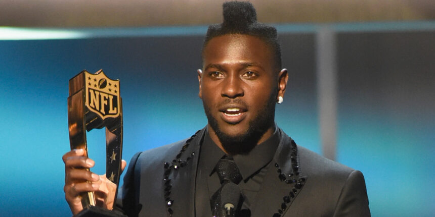 L'ex giocatore della NFL Antonio Brown ha voluto per tentativi di omicidio