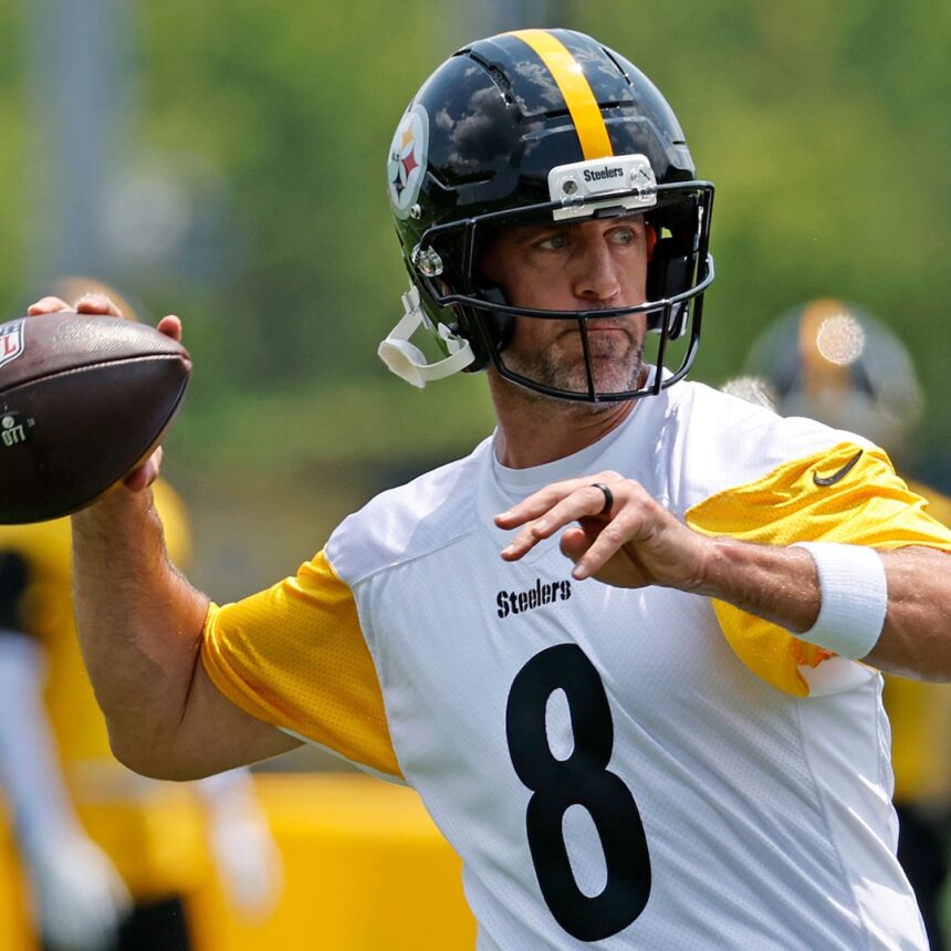 Huddle Up per dare un'occhiata ai romanzi di Aaron Rodgers prima di sposarsi