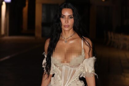 Kim Kardashian Bares scissione in piccola lingerie a Venezia