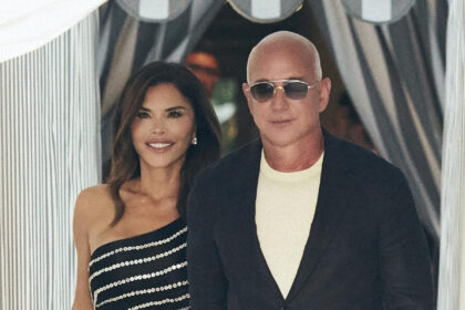 Jeff Bezos e fidanzata Lauren Sanchez Esci per la cena pre-matrimonio a Venezia
