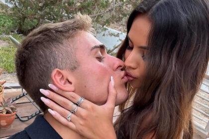 Il 21enne Davide Bonolis, figlio di Paolo, è sempre più preso dalla fidanzata, la giovane influencer Martina Dotti: guarda quanta passione! - Gossip.it