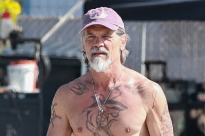 Josh Brolin diventa senza camicia sul set di "Whalefall" a San Pedro