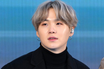 Suga di BTS si rivolge ai fan in lettera condivisa dopo dimissione militare