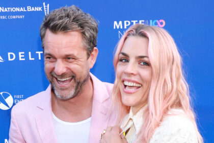 Joshua Jackson e Busy Philipps hanno una riunione di "Dawson's Creek" alla festa estiva di MPTF