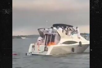 La barca esplode in fiamme a New York, manda 22 in mare
