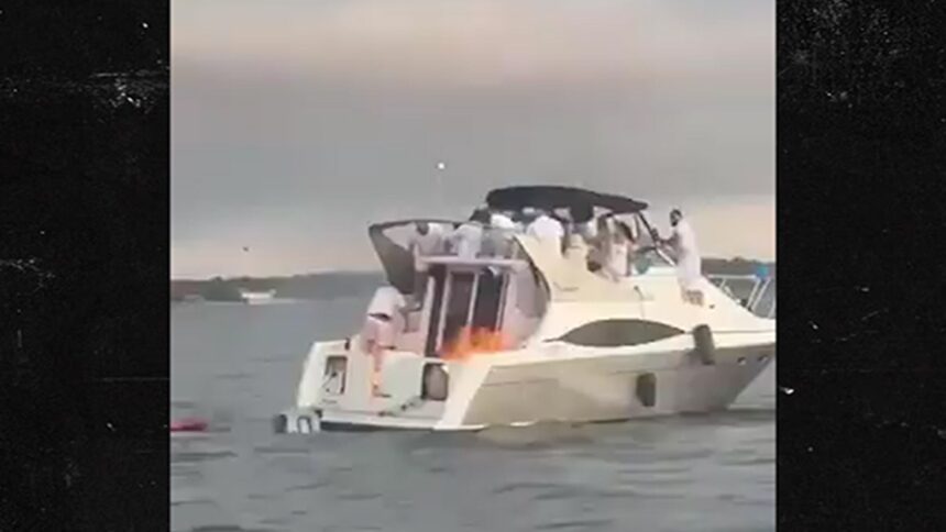 La barca esplode in fiamme a New York, manda 22 in mare