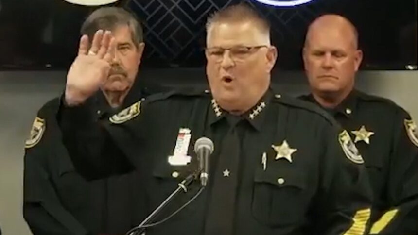Lo sceriffo della Florida promette una forza letale contro i manifestanti del ghiaccio, in video