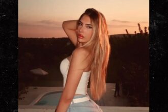 Parasailing Young Woman Panics, Sbuckles Anness, si tuffa a morte in video