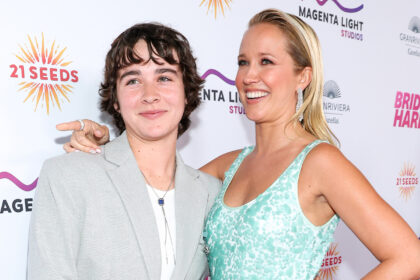 Anna Camp & Girlfriend Jade Whipkey Fai debutto sul tappeto rosso alla premiere di "Bride Hard"