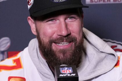 Julie Bowen prende in giro il ruolo di Happy Gilmore 2 di Travis Kelce