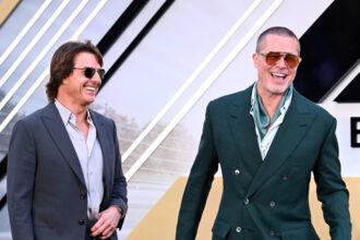 Tom Cruise fa apparizione a sorpresa alla premiere "F1" di Brad Pitt a Londra
