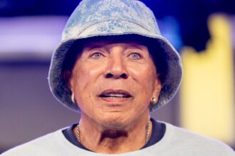 Smokey Robinson chiede al giudice di costringere la deposizione di accusatore e sanzionare i loro avvocati