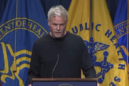 Eric Dane parla a RFK Jr. ascoltando le compagnie di assicurazione sanitaria, spiega perché si sente "fortunato" in mezzo alla lotta