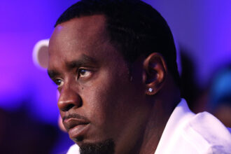 Giurato nel processo di Diddy licenziato e sostituito, il giudice spiega perché