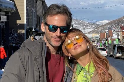 Debby Ryan Tribute a Jeff Baena, defunto marito di Aubrey Plaza