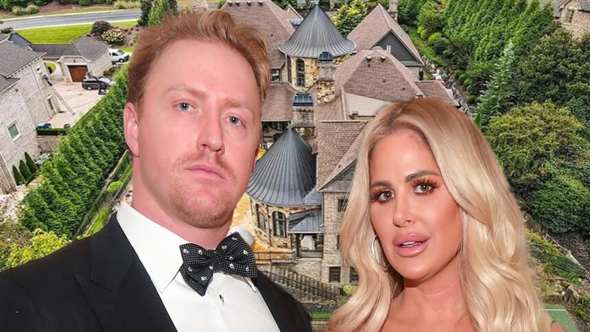 Kim Zolciak e Kroy Biermann hanno costretto a uscire di casa dai marescialli statunitensi