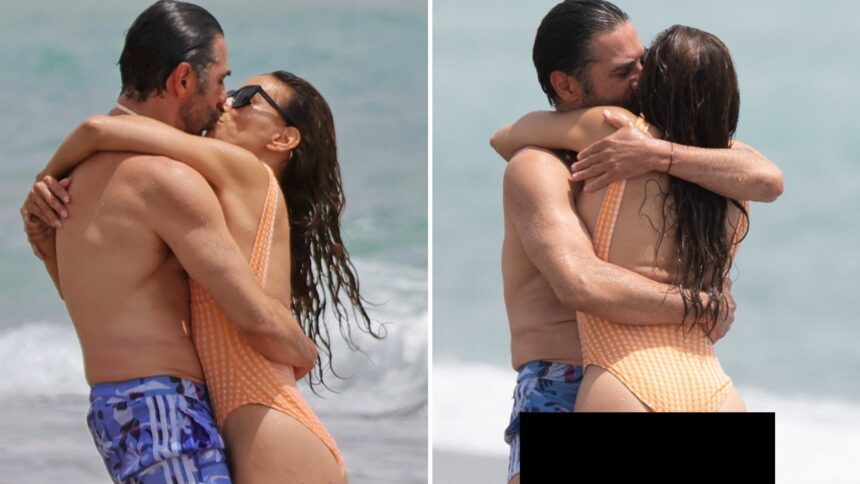 Eva Longoria mostra il corpo della spiaggia in Spagna mentre bacia il marito José Bastón