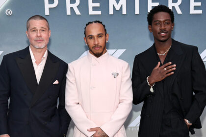 "F1 The Movie" Cast, tra cui Brad Pitt e Damson Idris, si riunisce alla premiere di New York a Times Square (foto)