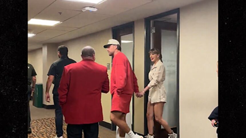 Taylor Swift e Travis Kelce partecipano alla partita 4 della finale della Stanley Cup