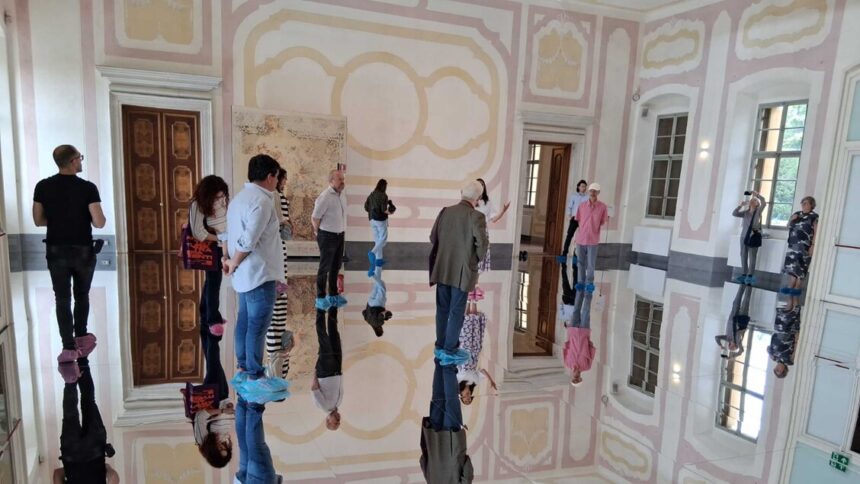 Trasparenze, riflessi e illusioni: l'arte invade Villa Manin - Arte