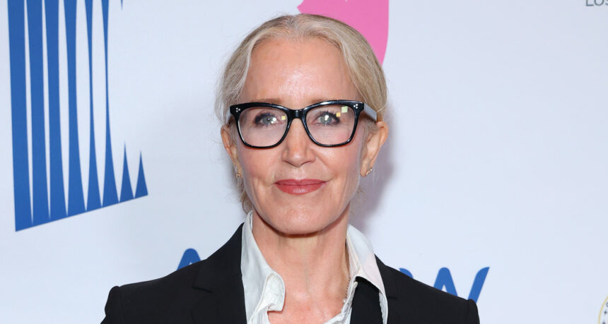 Felicity Huffman rivela pensieri onesti sulla reinventazione di "casalinghe disperate"