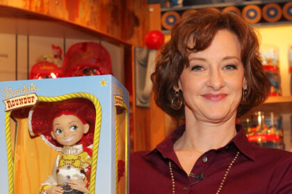 Joan Cusack ha confermato di tornare come Jessie in "Toy Story 5", nuova foto pubblicata