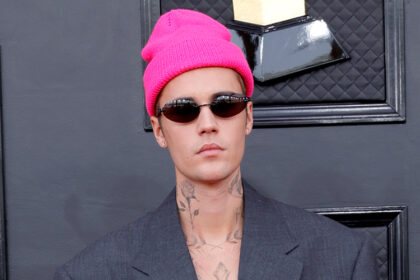 Justin Bieber fa la festa della papà che si toglie a se stesso: "Papà non deve essere f-ked"