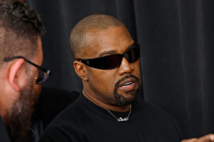 Kanye West fa apparizione a sorpresa per sostenere Diddy durante il processo di traffico sessuale