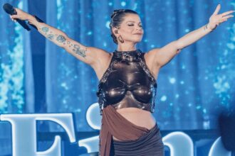 ''Totale stato di grazia!'': Alessandra Amoroso incinta 'come una matta scoppiata' sul palco aspettando Penelope Maria - Gossip.it