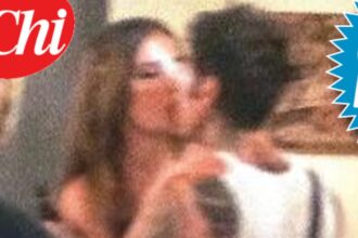 Fedez e Clara sono davvero una coppia? Su 'Chi' nuove immagini di un bacio tra i due cantanti: guarda - Gossip.it