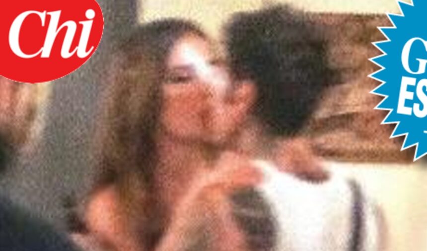 Fedez e Clara sono davvero una coppia? Su 'Chi' nuove immagini di un bacio tra i due cantanti: guarda - Gossip.it