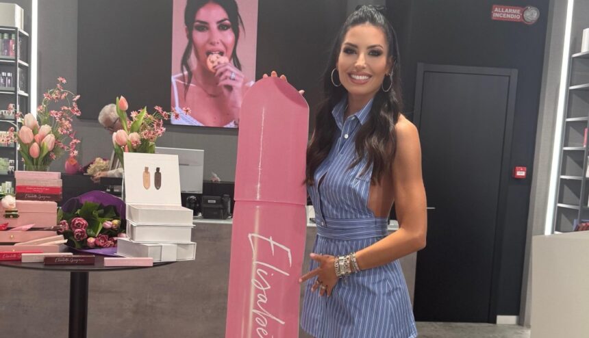 Elisabetta Gregoraci lancia a Napoli i suoi lipgloss dedicati alle mamme e non solo: guarda - Gossip.it