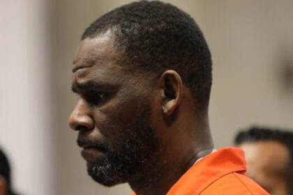 Secondo quanto riferito, R. Kelly ricoverato in ospedale per overdose di droga, vuole essere rilasciato dal carcere dopo aver affermato di non ricevere cure mediche