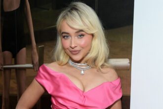 Sabrina Carpenter debutta al n. 1 su Billboard Hot 100 con "Manchild"