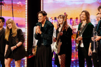 Tom Sandoval offre audizioni a sorpresa sulla stagione 20 di "America's Got Talent" - Guarda ora!