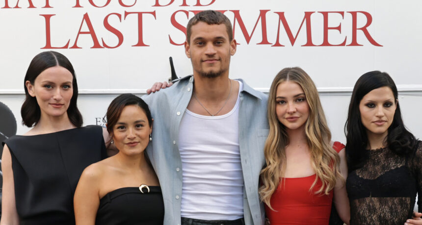 "So cosa hai fatto la scorsa estate" star Madelyn Cline, Tyriq Withers e altri partecipano alla prima proiezione del nuovo trailer