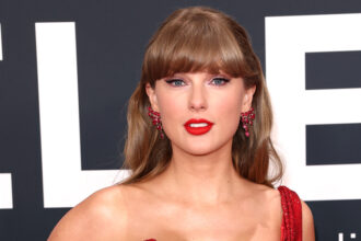 Taylor Swift visita l'ospedale pediatrico in Florida, saluta i pazienti e il personale