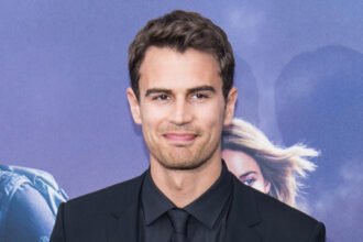 Chi ha fatto il provino per suonare quattro in "Divergent"? Theo James ha gareggiato contro 8 attori (una grande star di "Hunger Games" ha rifiutato!)