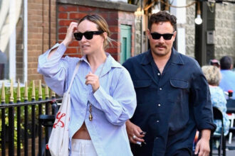 Olivia Wilde ride di speculazione sulla relazione con il produttore Saul Germaine dopo recenti avvistamenti