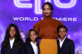Zoe Saldaña porta i suoi 3 figli alla premiere di "Elio" a Los Angeles