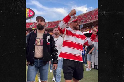 Travis Kelce e Taylor Swift frequentano la partita di calcio del college dopo essersi fidanzato